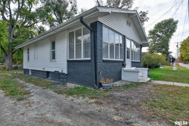 402 E ADAMS Street, Taylorville, IL 62568