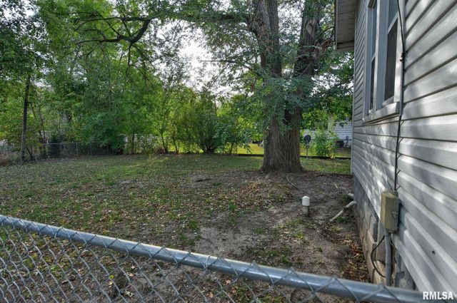 402 E ADAMS Street, Taylorville, IL 62568