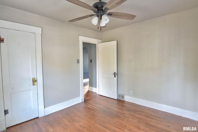 402 E ADAMS Street, Taylorville, IL 62568