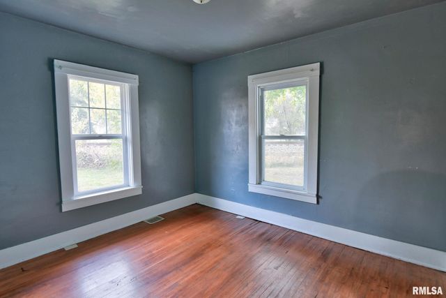 402 E ADAMS Street, Taylorville, IL 62568