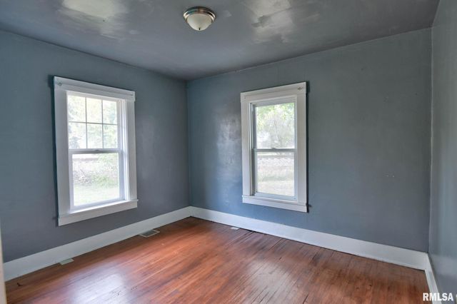 402 E ADAMS Street, Taylorville, IL 62568