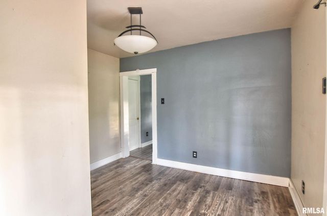 402 E ADAMS Street, Taylorville, IL 62568