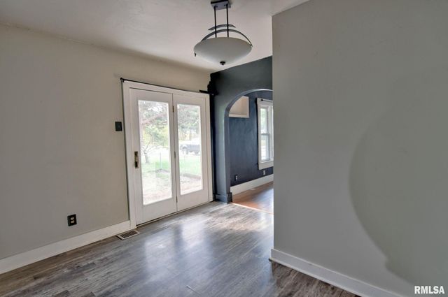 402 E ADAMS Street, Taylorville, IL 62568