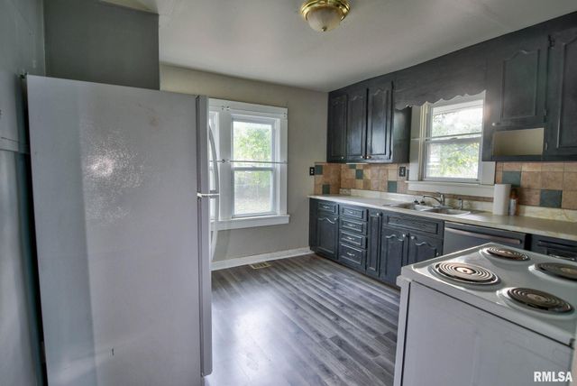 402 E ADAMS Street, Taylorville, IL 62568