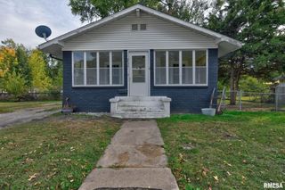 402 E ADAMS Street, Taylorville, IL 62568