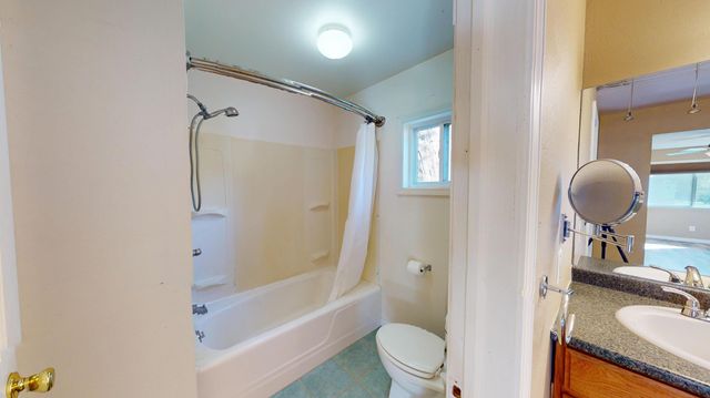 705 Glenview Drive, Albert Lea, MN 56007