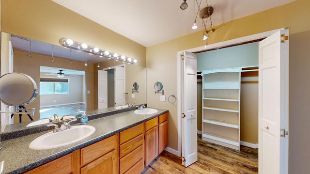 705 Glenview Drive, Albert Lea, MN 56007