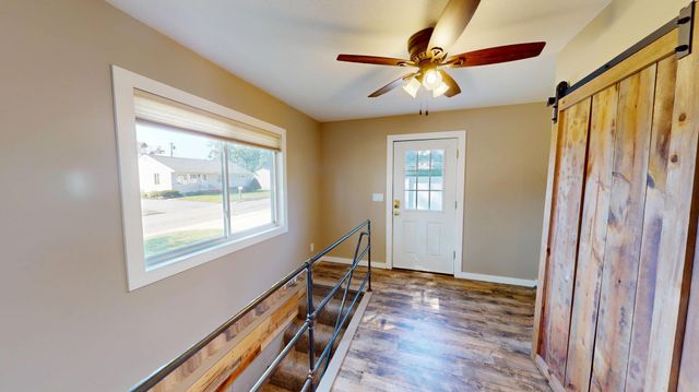 705 Glenview Drive, Albert Lea, MN 56007