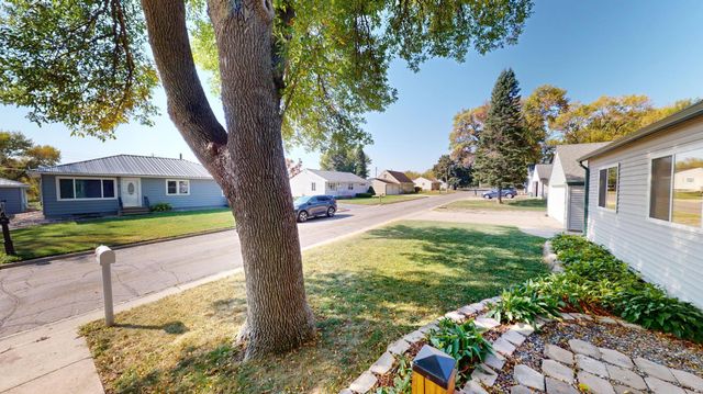 705 Glenview Drive, Albert Lea, MN 56007