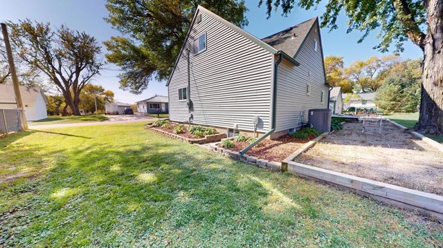 705 Glenview Drive, Albert Lea, MN 56007