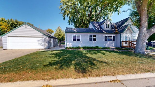 705 Glenview Drive, Albert Lea, MN 56007