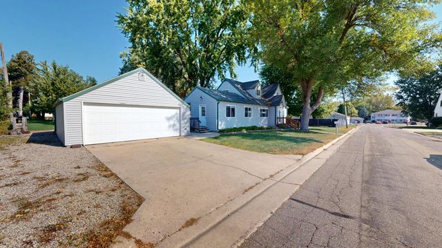 705 Glenview Drive, Albert Lea, MN 56007