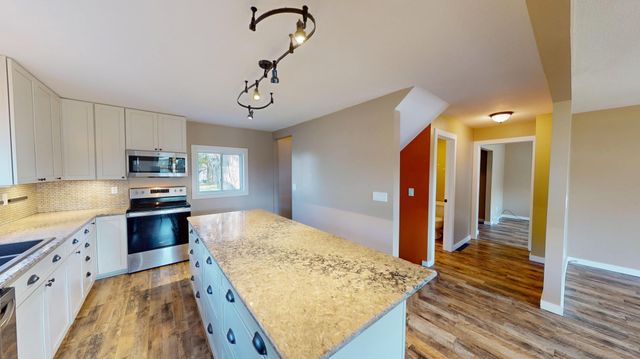 705 Glenview Drive, Albert Lea, MN 56007