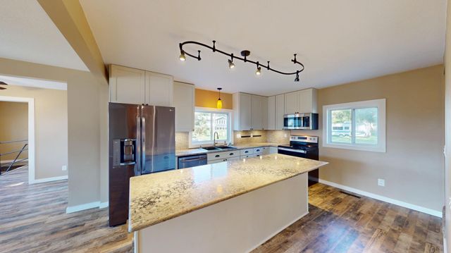 705 Glenview Drive, Albert Lea, MN 56007