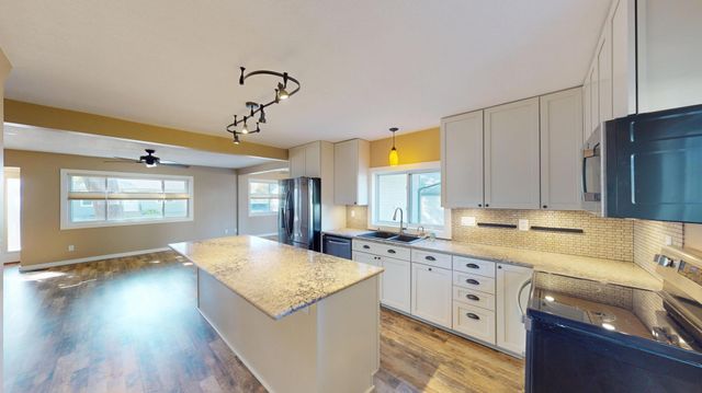 705 Glenview Drive, Albert Lea, MN 56007