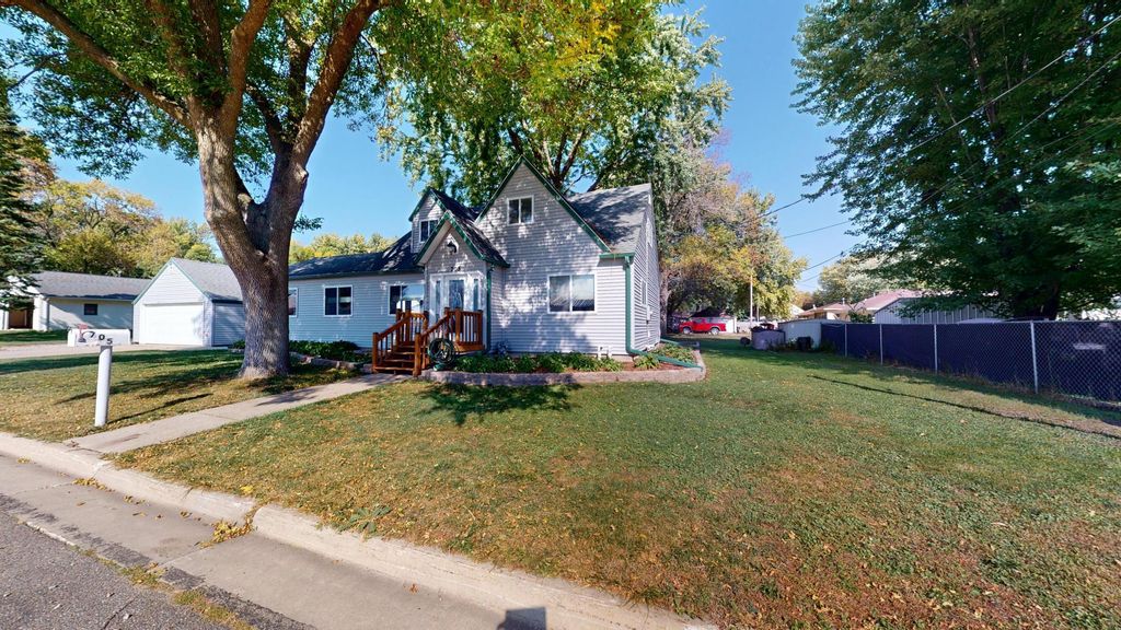 705 Glenview Drive, Albert Lea, MN 56007