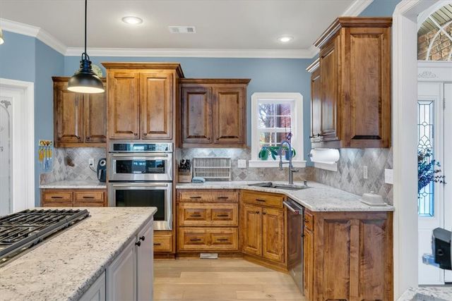 1402 NE Fairwinds Drive, Bentonville, AR 72712