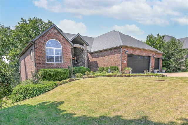 1402 NE Fairwinds Drive, Bentonville, AR 72712
