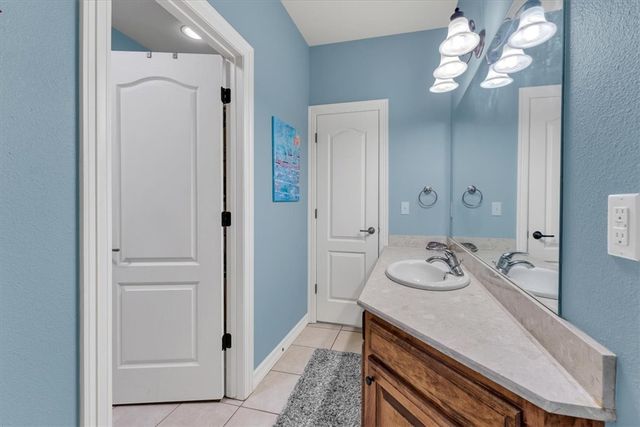 1402 NE Fairwinds Drive, Bentonville, AR 72712