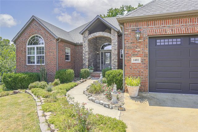 1402 NE Fairwinds Drive, Bentonville, AR 72712