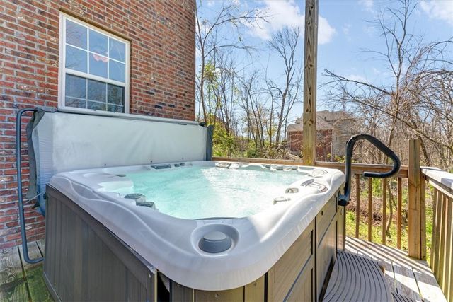 1402 NE Fairwinds Drive, Bentonville, AR 72712