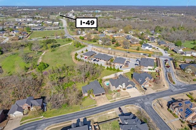 1402 NE Fairwinds Drive, Bentonville, AR 72712