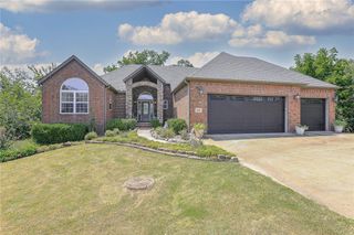 1402 NE Fairwinds Drive, Bentonville, AR 72712