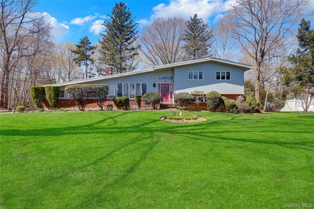 10 Laurie Place, Glen Cove, NY 11542