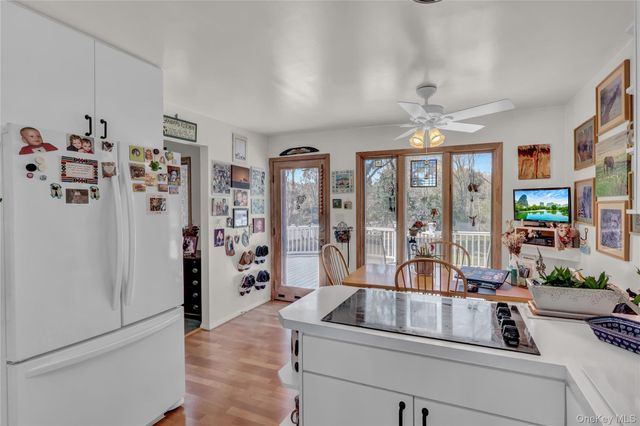 10 Laurie Place, Glen Cove, NY 11542