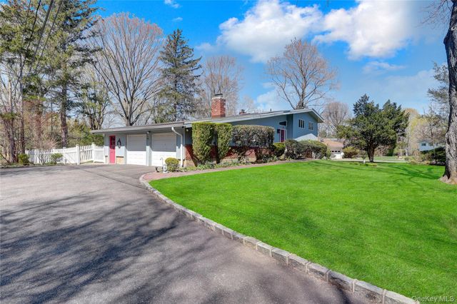 10 Laurie Place, Glen Cove, NY 11542
