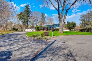 10 Laurie Place, Glen Cove, NY 11542