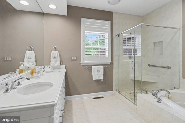 12 CRAIN CIR, Lemoyne, PA 17043