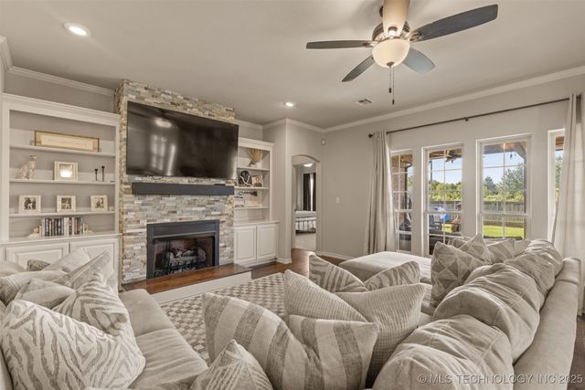 1704 W 120th Court S, Jenks, OK 74037