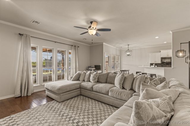 1704 W 120th Court S, Jenks, OK 74037