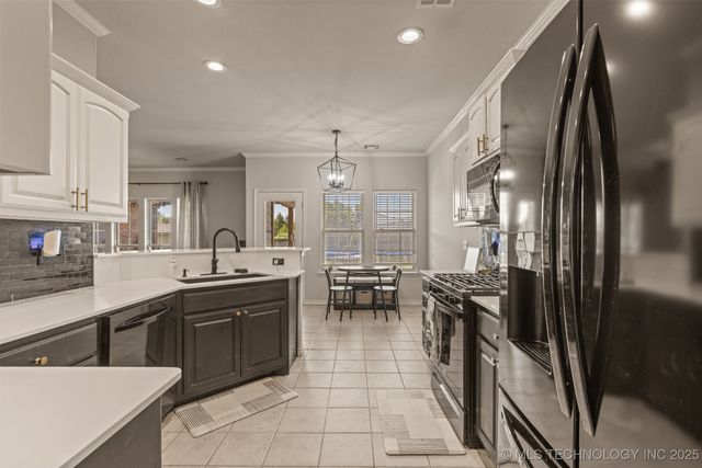 1704 W 120th Court S, Jenks, OK 74037