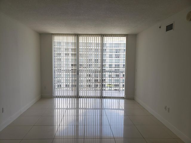 1750 N Bayshore Drive 5205, Miami, FL 33132