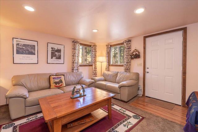 520 W Aeroplane Boulevard, Big Bear, CA 92314