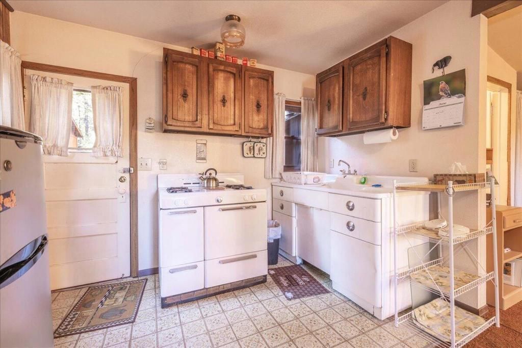 Image 10 of property listing at 520 W Aeroplane Boulevard, Big Bear, CA 92314