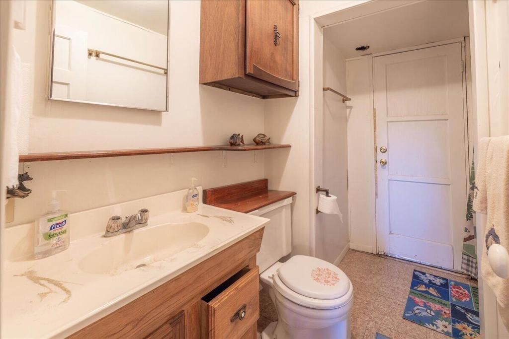 Image 11 of property listing at 520 W Aeroplane Boulevard, Big Bear, CA 92314