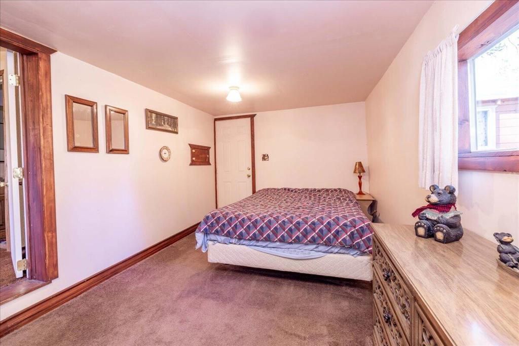 Image 14 of property listing at 520 W Aeroplane Boulevard, Big Bear, CA 92314