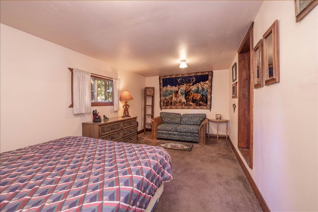 Image 15 of property listing at 520 W Aeroplane Boulevard, Big Bear, CA 92314
