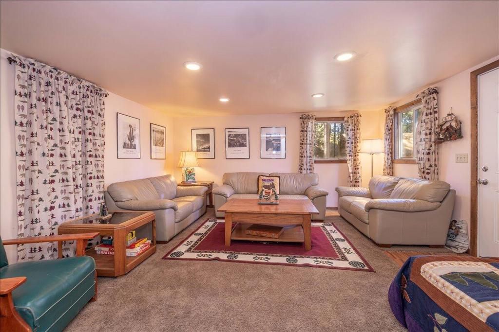 Image 16 of property listing at 520 W Aeroplane Boulevard, Big Bear, CA 92314