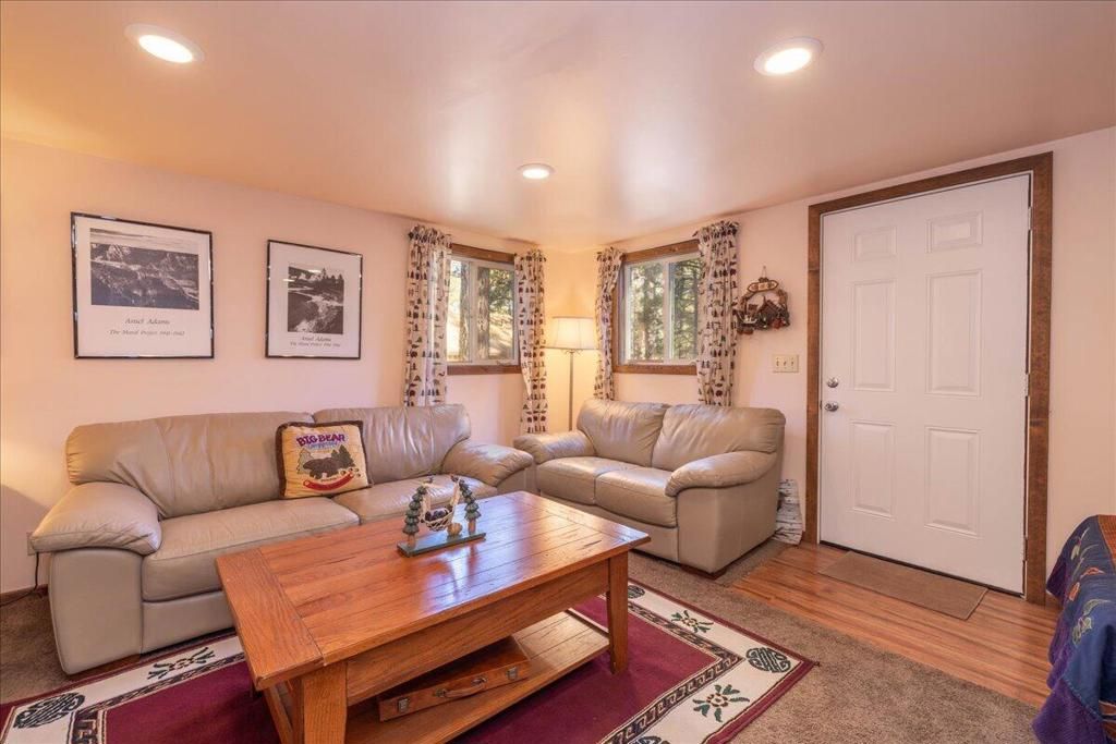 Image 17 of property listing at 520 W Aeroplane Boulevard, Big Bear, CA 92314
