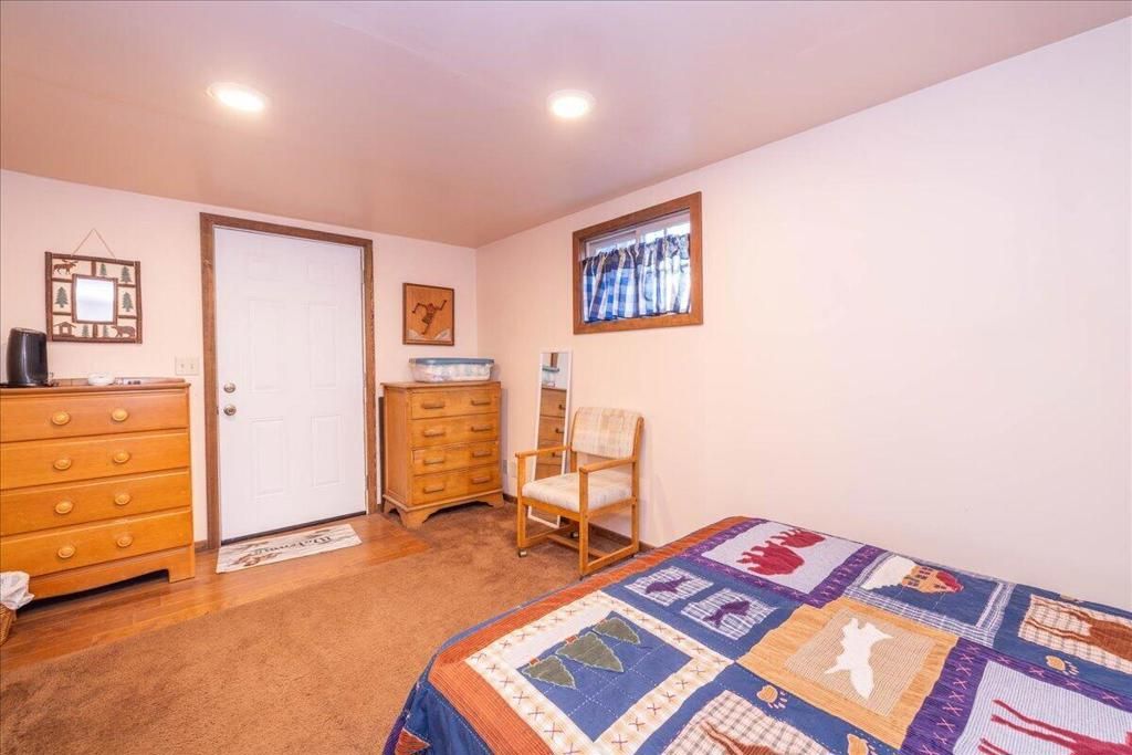 Image 20 of property listing at 520 W Aeroplane Boulevard, Big Bear, CA 92314