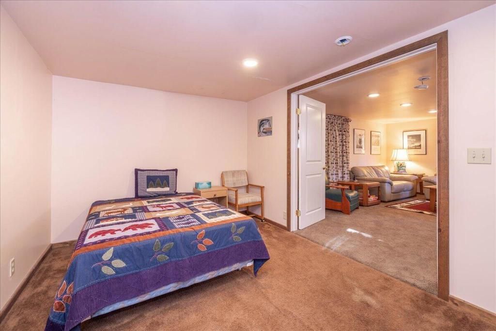 Image 22 of property listing at 520 W Aeroplane Boulevard, Big Bear, CA 92314