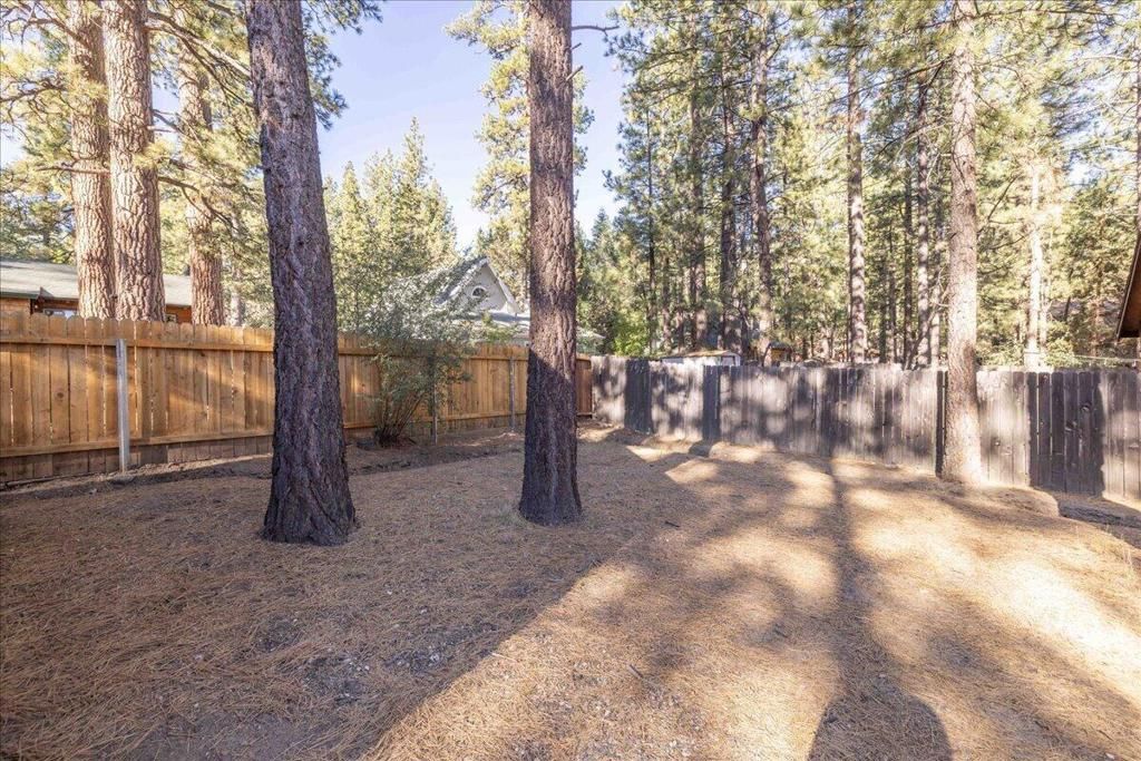 Image 23 of property listing at 520 W Aeroplane Boulevard, Big Bear, CA 92314