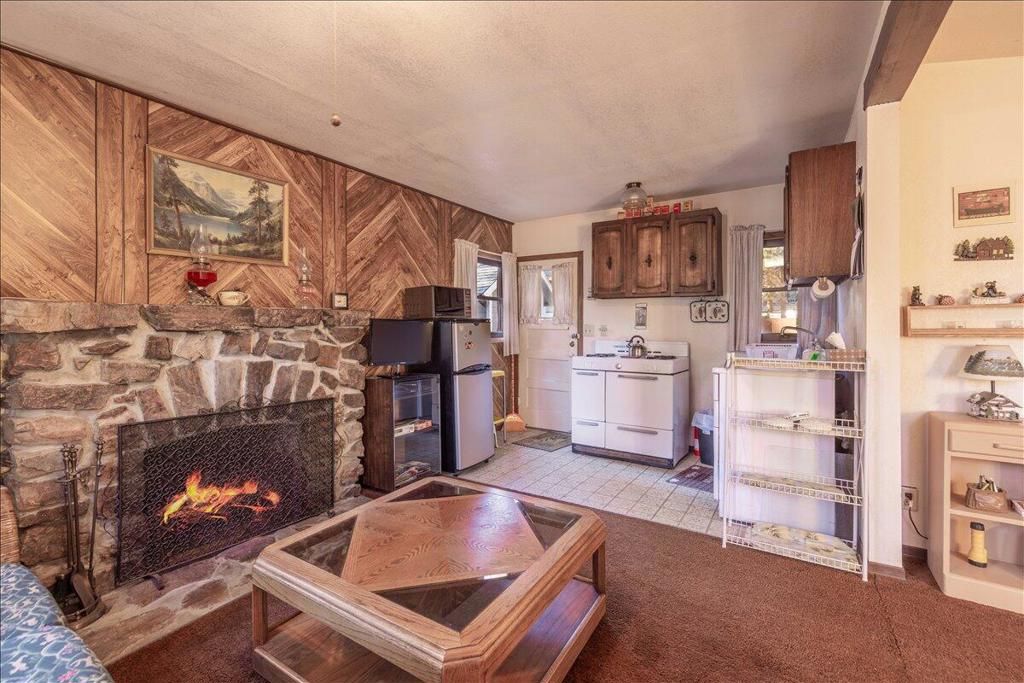 Image 6 of property listing at 520 W Aeroplane Boulevard, Big Bear, CA 92314