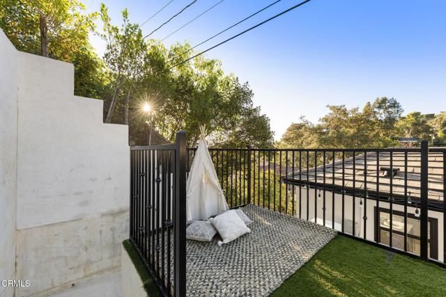 5132 Crown Avenue, La Canada Flintridge, CA 91011