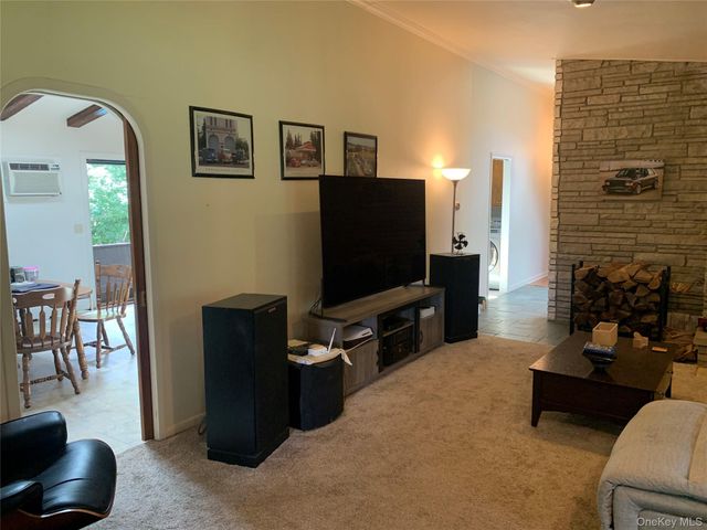 58 Ireland Drive, Poughkeepsie, NY 12603