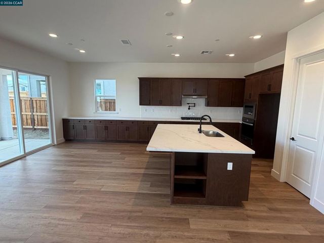 16165 Cartman Ct, Lathrop, CA 95330
